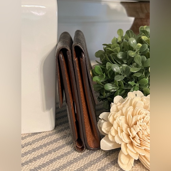 Louis Vuitton Elise Trifold Wallet - Picture 4 of 11